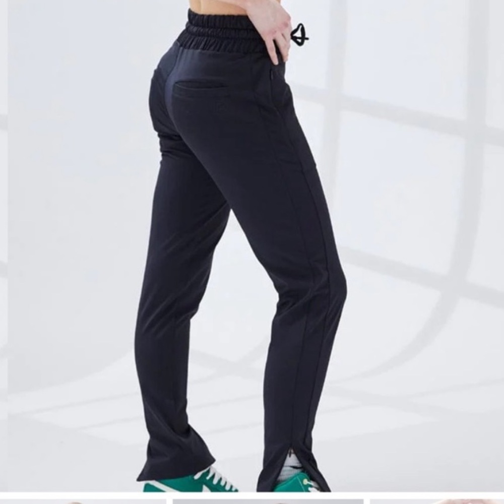 JO AND JAX LIGHTSPEED JOGGERS SIZE SA